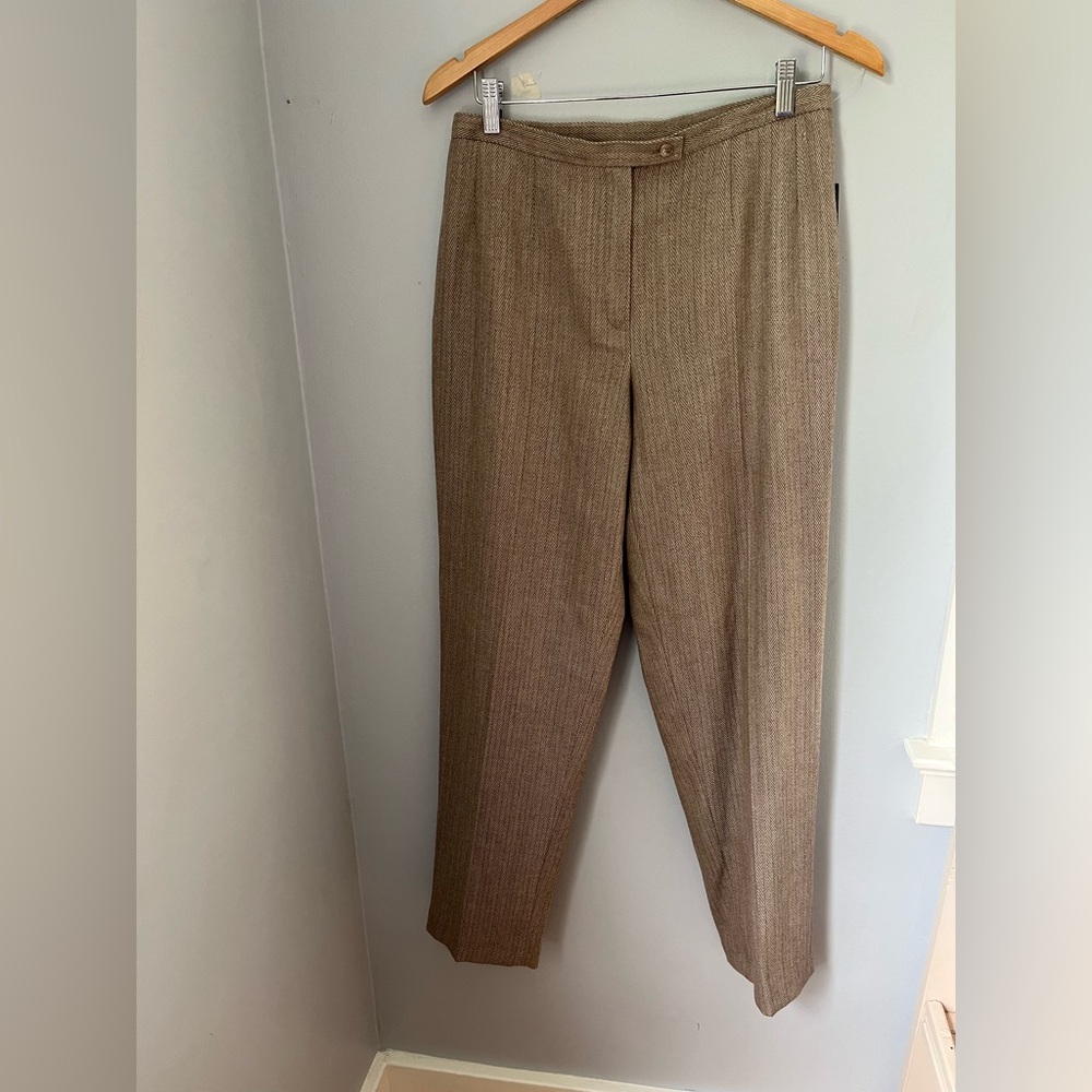 Harve Benard by Bernard holtzman beige tapered dress pants, high rise‎ 100% wool